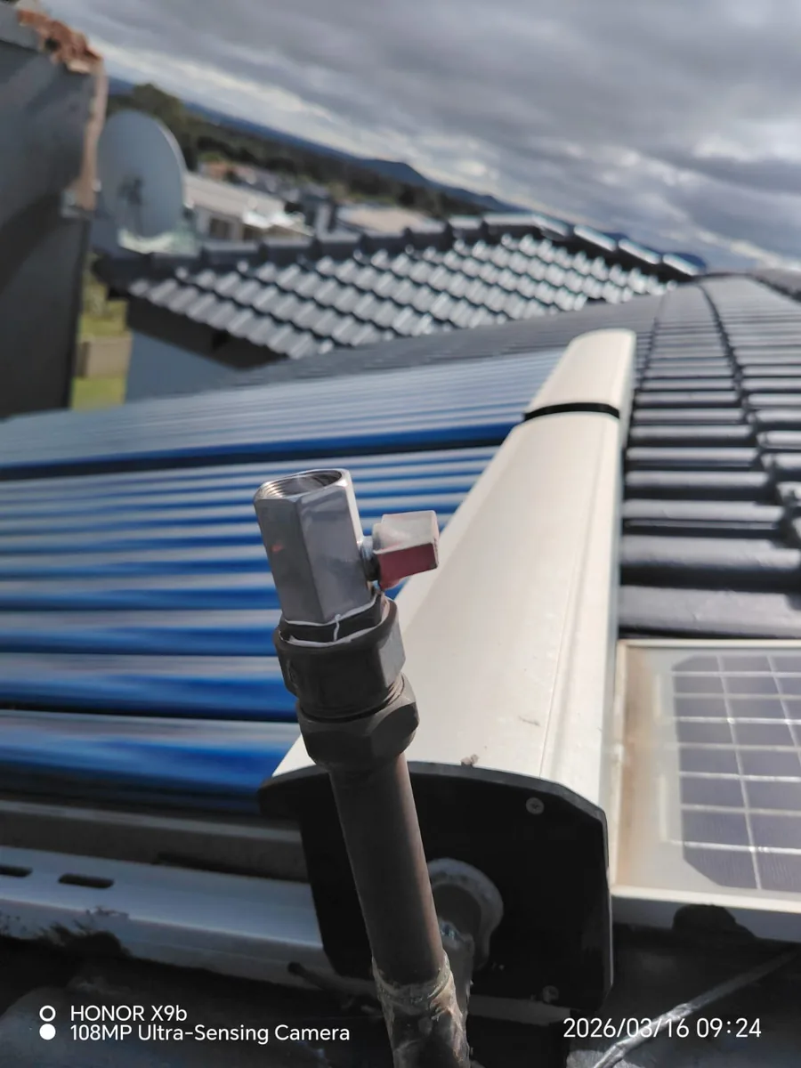 solar geyser valve controller and evacuated tube collector detail for a 150 litre system